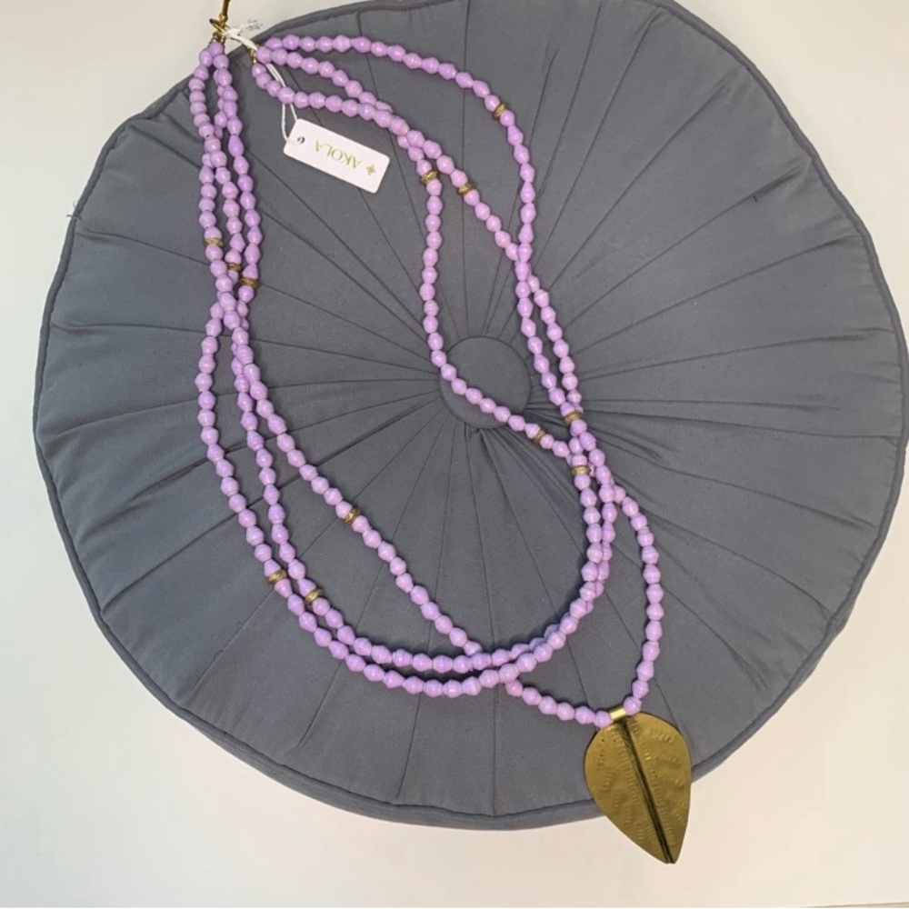 NWT Amazing & Beautiful Vintage AKOLA Necklace With A Forever Gold Leaf Charm